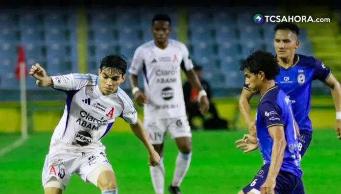 Alianza desperdició dos goles de ventaja en casa ante Fuerte San Francisco y se terminó conformando con un empate.