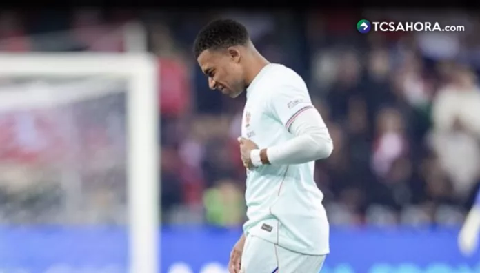 Kylian Mbappé salió lesionado en el segundo tiempo del encuentro entre la selección de Francia y Turquía el viernes.