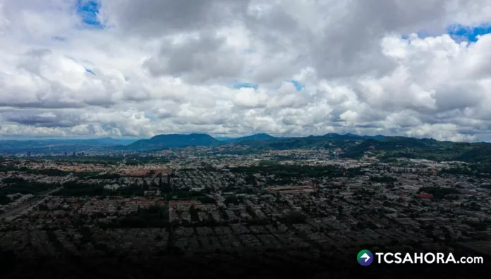 Para este lunes se podrían tener algunas lluvias y tormentas por la influencia de una Onda Tropical sobre territorio salvadoreño.