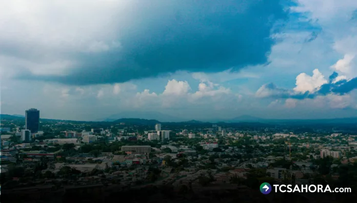 Las condiciones climáticas en El Salvador indican que se tendrán lluvias y tormentas a partir de esta tarde y durante la noche.