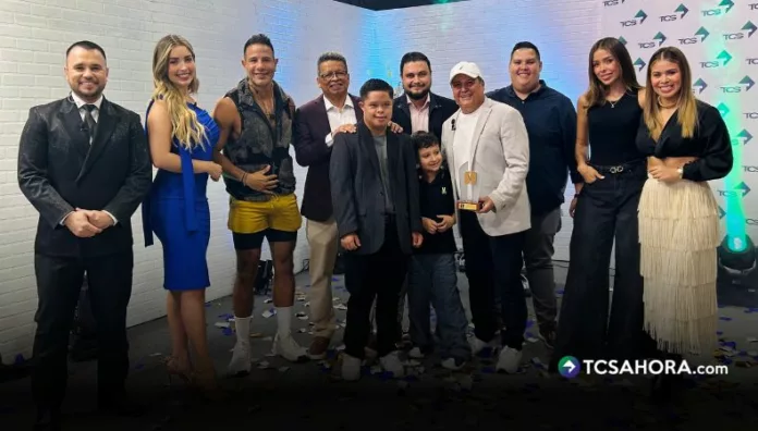 Fundación TCS reveló en “Viva la Mañana” que Efrén Marenco fue el Salvadoreño Comprometido más votado y le entregó su reconocimiento.