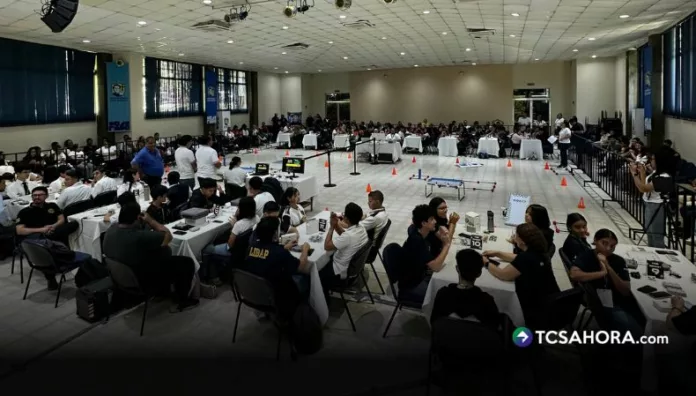 El Festival TBox 2026 reunió a estudiantes de El Salvador y otros países con proyectos de robótica, drones, programación, diseño digital y creatividad.