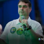 Flávio Bolsonaro encabeza primeros resultados de elecciones presidenciales en Brasil