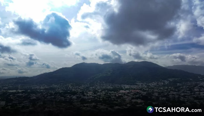 La influencia de la Zona de Convergencia Intertropical (ZCIT) y el paso de una Onda Tropical, traerán lluvias a partir de esta tarde.