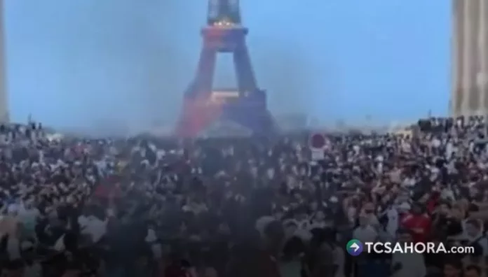 Cientos de escuelas secundarias están parcial o totalmente bloqueadas este lunes en Francia debido a las protestas estudiantiles.