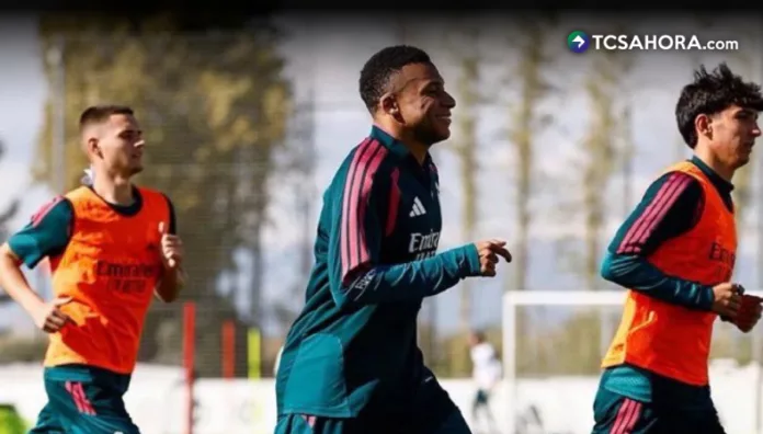 Kylian Mbappé entrenó este miércoles con total normalidad luego de sufrir una lesión con la selección de Francia hace diez días.
