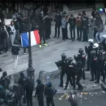 Estudiantes franceses protestan en la Plaza de la Bastilla