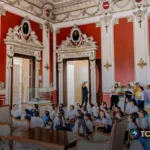 Estudiantes disfrutan la obra «El mundo mágico de Cri-Cri»