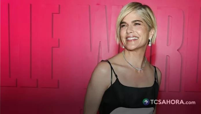 La actriz Selma Blair fue arrestada tras protagonizar un incidente en un avión en el cual presuntamente lesionó a dos azafatas.