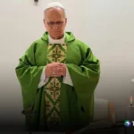 Papa León XIV celebra misa en hospital donde se recupera tras operación