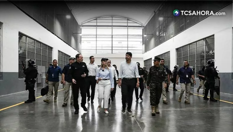 Presidenta de Costa Rica recorre el CECOT