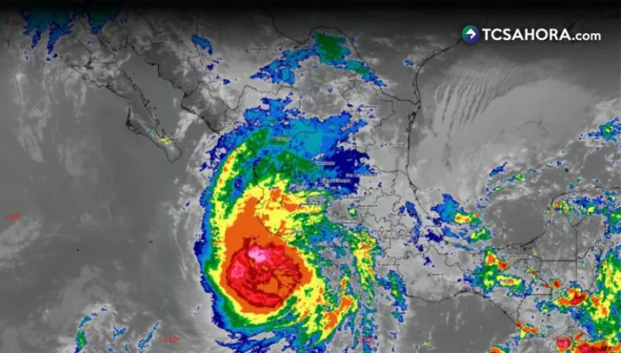 Trudy se fortalece a huracán categoría 2 y se acerca a México