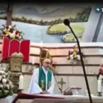 Ecuador: Sacerdote muere al caerle una cruz durante misa