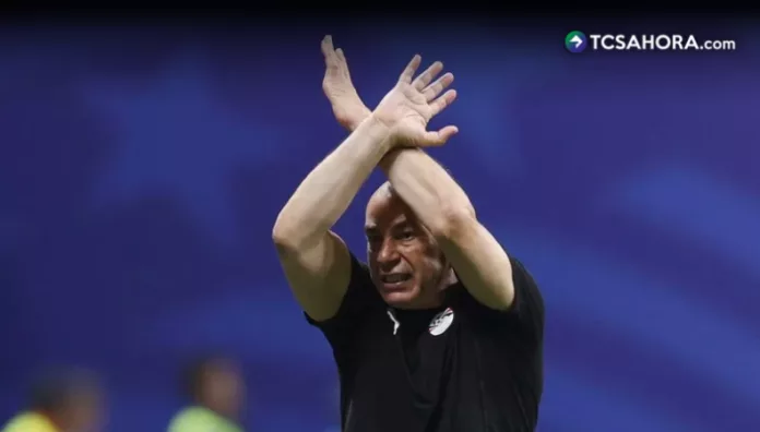 La FIFA sancionó al técnico y a un futbolista de la selección de Egipto luego de sus polémicos gestos en el duelo ante Argentina en el Mundial.