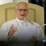 Papa León XIV participa en su primera audiencia tras su cirugía