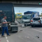 Siniestro múltiple con transporte pesado en carretera a Zacatecoluca 