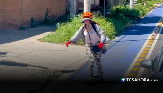 Marilee Velasco convirtió el tráfico vehicular de San Salvador en una oportunidad para recorrer la ciudad en patineta. La joven cuenta que dejó atrás el miedo y los prejuicios para volver a una pasión que tenía en pausa.
