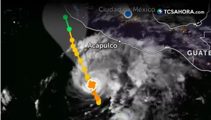 Huracán Vance se debilita a medida avanza frente a costas de México