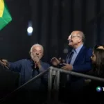 Partido de Flávio Bolsonaro reconoce la victoria electoral en Brasil