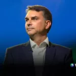 Flávio Bolsonaro abandona Brasil con destino a EE. UU.