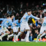 Manchester City y Liverpool avanzan en penales en la Carabao Cup