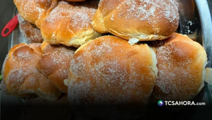 Gloria Pérez conserva la receta tradicional del pan de muerto en El Salvador, sabor mexicano que conquista a las familias salvadoreñas durante estas fechas.