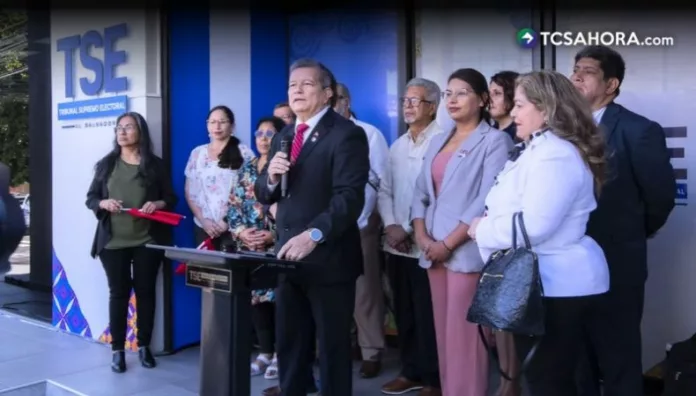 FMLN inscribe sus candidaturas a diputados del exterior