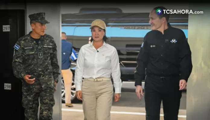 Keiko Fujimori realiza recorrido en el CECOT