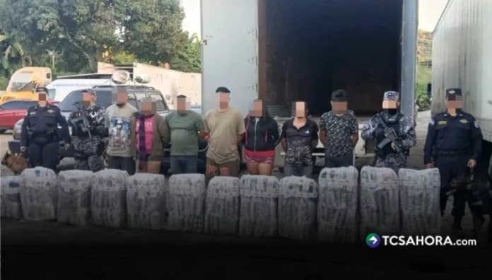 Entre los capturados se encuentran tres ciudadanos guatemaltecos. A los detenidos se les incautaron droga y vehículos.