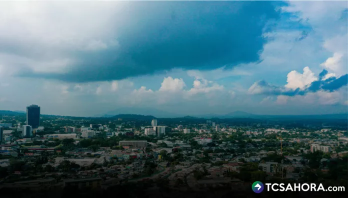 El ambiente estará cálido este viernes. Además, no se descarta el incremento de nubosidad y algunas lluvias muy puntuales en el territorio.