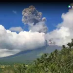 Elevan nivel de alerta por volcán Mayon en Filipinas