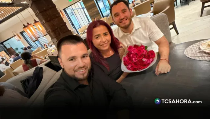Mario Sibrián compartió fotos de una celebración familiar en un restaurante con un ramo de rosas para su mamá y unas palabras que dedicó por su cumpleaños.